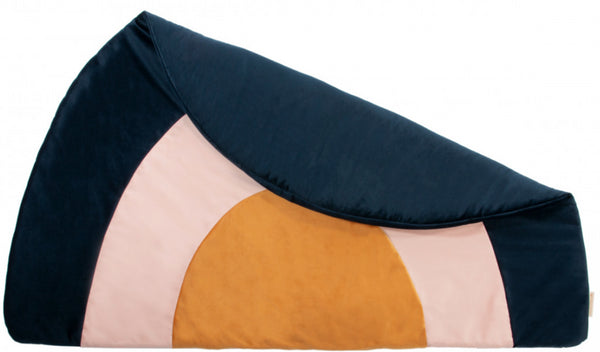 TAPETE ARCO-ÍRIS DE VELUDO