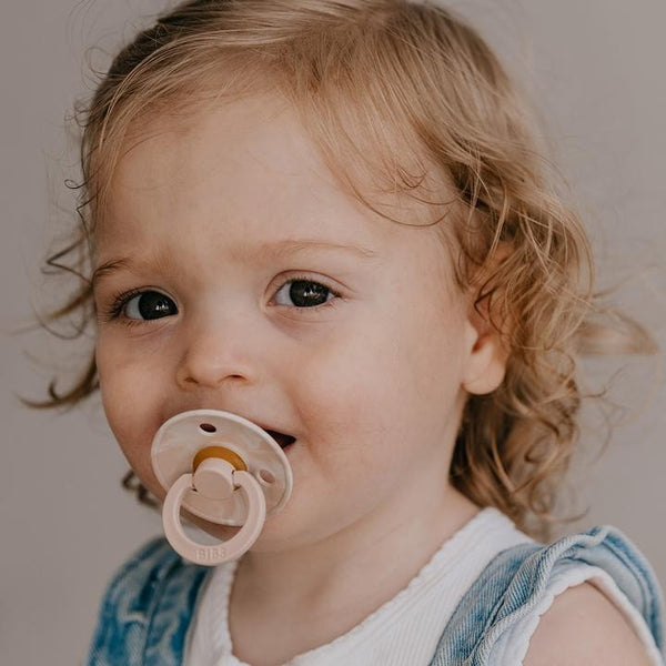 2 CHUPETAS BIBS 6-18 MESES