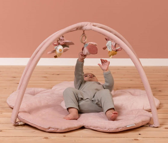 GINÁSIO DE ATIVIDADES COM TAPETE