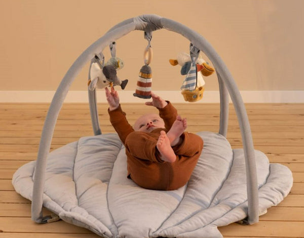 GINÁSIO DE ATIVIDADES COM TAPETE