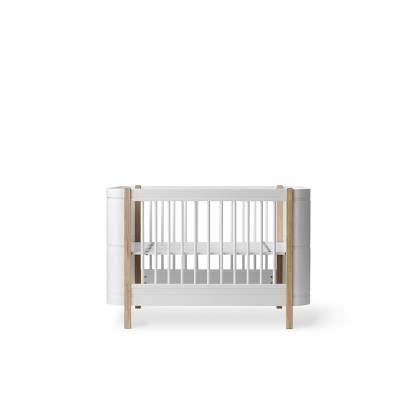 Cama OLIVER FURNITURE WOOD MINI+ con rejilla (no incluye kit de 0 a 9 años)