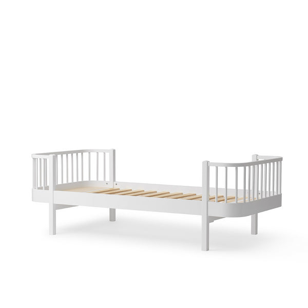 OLIVER FURNITURE CAMA WOOD