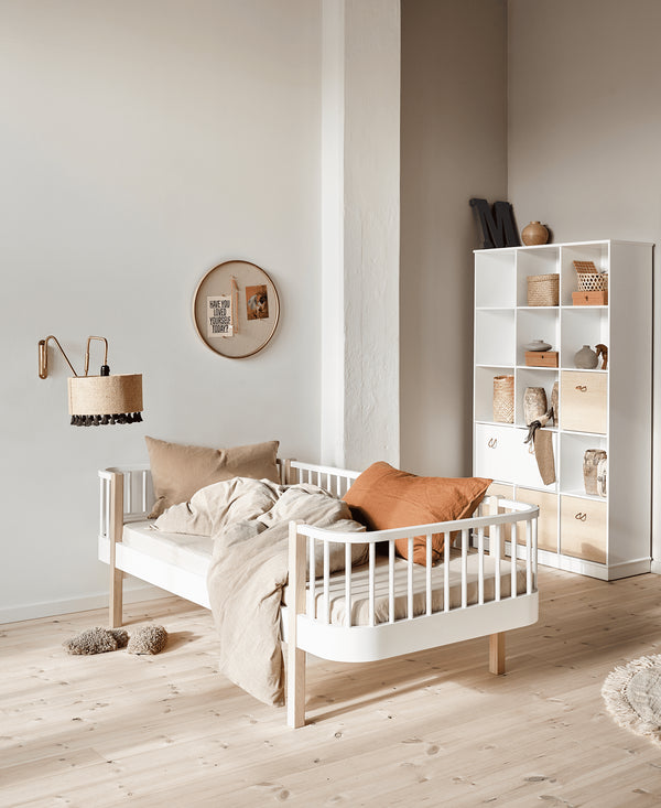 OLIVER FURNITURE CAMA DAY WOOD