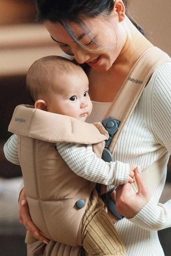 BABYBJORN BABY CARRIER MINI FRONTAL