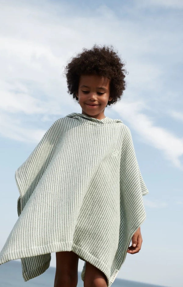 PONCHO BORDADO 5-6 ANOS