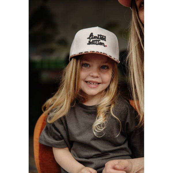 BONÉ +6 ANOS HELLO HOSSY