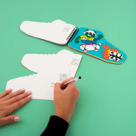 LIVRO DE COLORIR + STICKERS