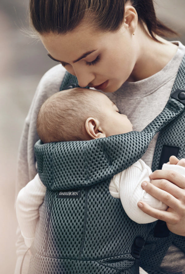 Babyjorn baby carrier move frontal sage green 3D mesh