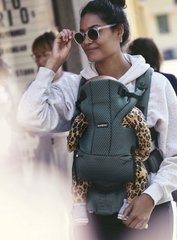Babyjorn baby carrier move frontal sage green 3D mesh