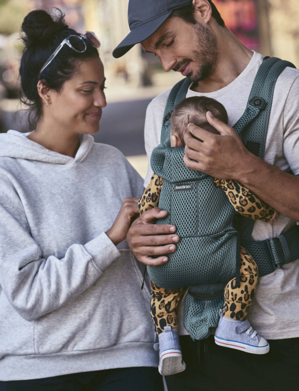 Babyjorn baby carrier move frontal sage green 3D mesh