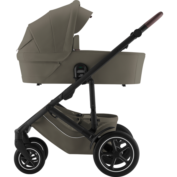 Alcofa BRITAX RÖMER SMILE 5Z compatível com o carrinho Smile 5Z, com colchão confortável, ventilação integrada e capota extra larga com proteção solar UPF 50+ para bebés desde o nascimento até aos 9 kg.