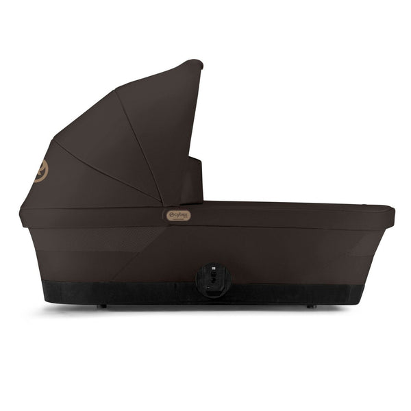 Alcofa CYBEX GAZELLE S compatível com os carrinhos Gazelle S e e-Gazelle S, com colchão em espuma macia, interior espaçoso, pega de transporte e capota solar XXL com proteção UPF 50+ para bebés desde o nascimento até aos 9 kg. Chocolate Brown