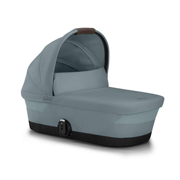 Alcofa CYBEX GAZELLE S compatível com os carrinhos Gazelle S e e-Gazelle S, com colchão em espuma macia, interior espaçoso, pega de transporte e capota solar XXL com proteção UPF 50+ para bebés desde o nascimento até aos 9 kg. Stormy Blue