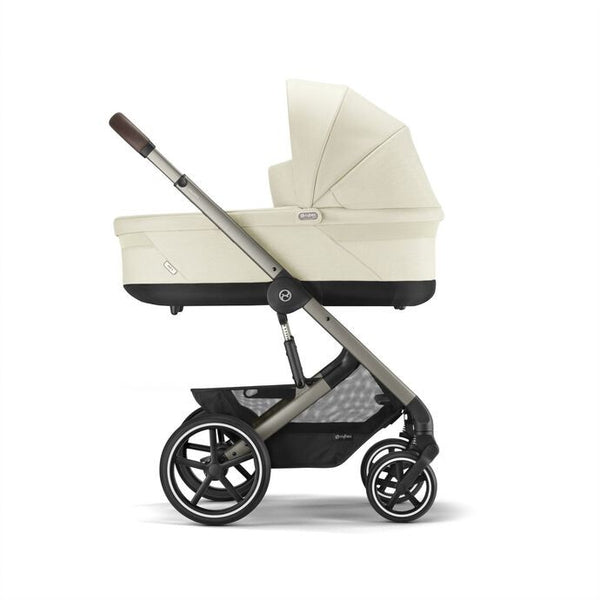 Alcofa CYBEX S LUX compatível com os carrinhos Balios S Lux e Talos S Lux, com colchão em espuma macia, capota solar XXL UPF 50+, ventilação integrada e pega de transporte para bebés desde o nascimento até aos 9 kg. Seahsell Beige