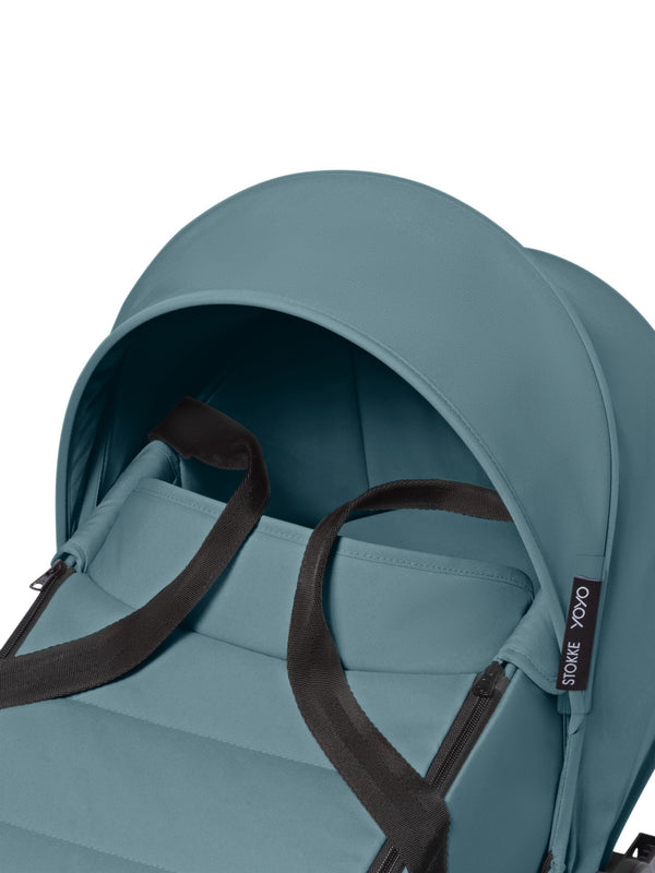 Alcofa STOKKE YOYO³ ultra leve e compacta, com colchão respirável, capota ventilada, cobre-pés, tecido impermeável com proteção UPF 50+ e compatível com o carrinho STOKKE YOYO³ para bebés desde o nascimento até aos 9 kg. Aqua