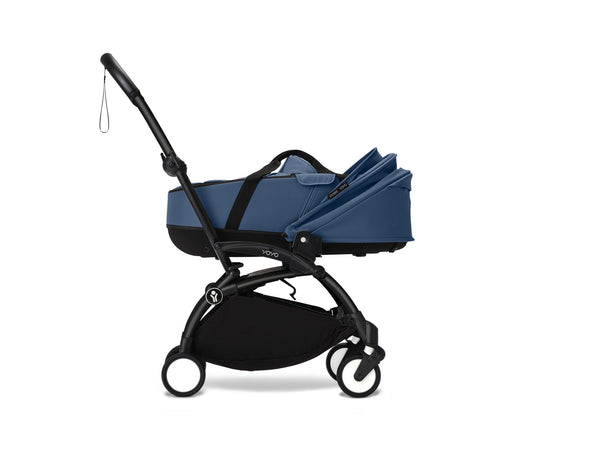 Alcofa STOKKE YOYO³ ultra leve e compacta, com colchão respirável, capota ventilada, cobre-pés, tecido impermeável com proteção UPF 50+ e compatível com o carrinho STOKKE YOYO³ para bebés desde o nascimento até aos 9 kg. Navy Blue