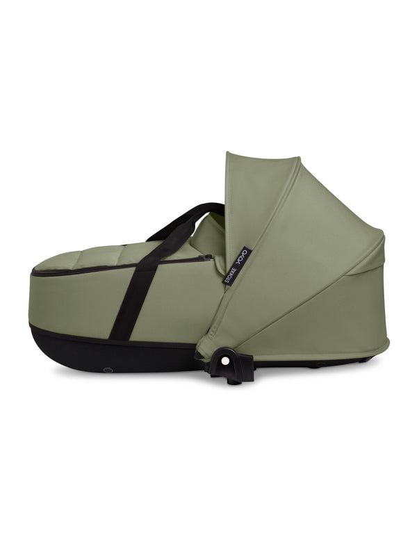 Alcofa STOKKE YOYO³ ultra leve e compacta, com colchão respirável, capota ventilada, cobre-pés, tecido impermeável com proteção UPF 50+ e compatível com o carrinho STOKKE YOYO³ para bebés desde o nascimento até aos 9 kg. Olive