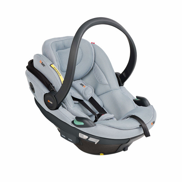 Cadeira auto MAXI-COSI Coral Slide Pro i-Size ultraleve com apenas 2,5 kg, posição totalmente reclinada, três níveis de reclinação, capota extragrande, tecidos ECO Care e compatível com a Base FamilyFix Slide Pro para bebés dos 0 aos 13 kg. Peak Mesh