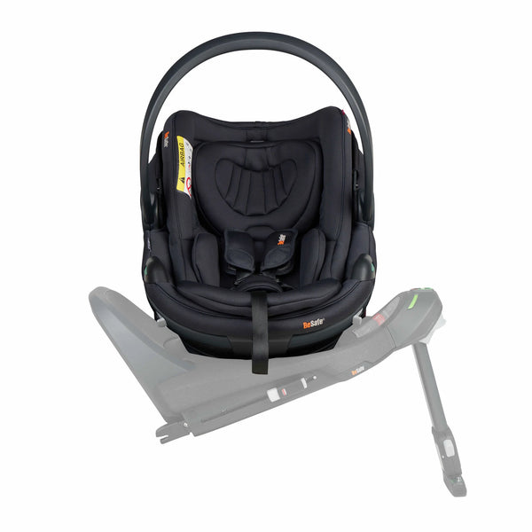 Cadeira auto MAXI-COSI Coral Slide Pro i-Size ultraleve com apenas 2,5 kg, posição totalmente reclinada, três níveis de reclinação, capota extragrande, tecidos ECO Care e compatível com a Base FamilyFix Slide Pro para bebés dos 0 aos 13 kg. Black Soft Breeze