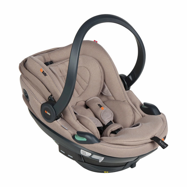 Cadeira auto MAXI-COSI Coral Slide Pro i-Size ultraleve com apenas 2,5 kg, posição totalmente reclinada, três níveis de reclinação, capota extragrande, tecidos ECO Care e compatível com a Base FamilyFix Slide Pro para bebés dos 0 aos 13 kg. Dark Soft Breeze
