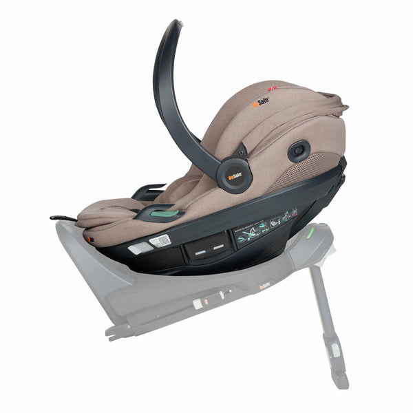 Cadeira auto MAXI-COSI Coral Slide Pro i-Size ultraleve com apenas 2,5 kg, posição totalmente reclinada, três níveis de reclinação, capota extragrande, tecidos ECO Care e compatível com a Base FamilyFix Slide Pro para bebés dos 0 aos 13 kg. Dark Soft Breeze