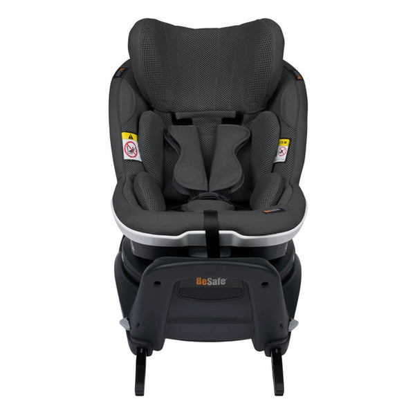 Cadeira auto BeSafe iZi Turn i-Size com rotação de 360°, base ISOFIX integrada, sistema Two-Fit Cushion™ e utilização dos 61 aos 105 cm, permitindo viajar em contra ou a favor da marcha. Anthracite Mesh