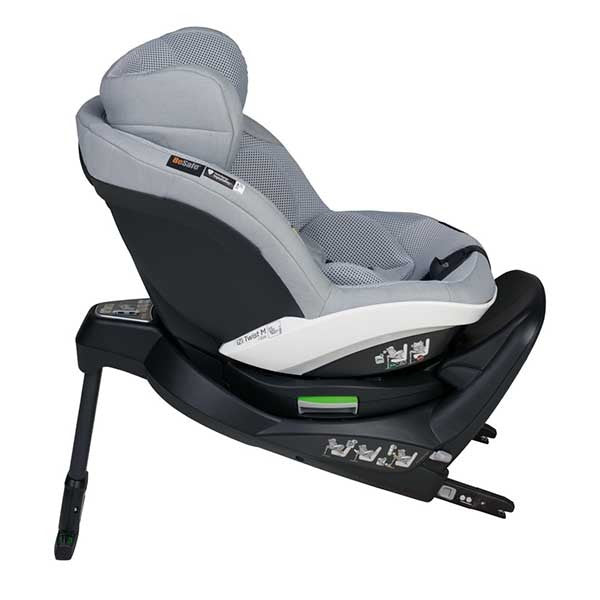 Cadeira auto BeSafe iZi Turn M i-Size com rotação de 360°, sistema de segurança digital integrado, base ISOFIX, almofadas Two-Fit Cushion™ e utilização dos 61 aos 105 cm, permitindo viajar em contra ou a favor da marcha. Peak Mesh
