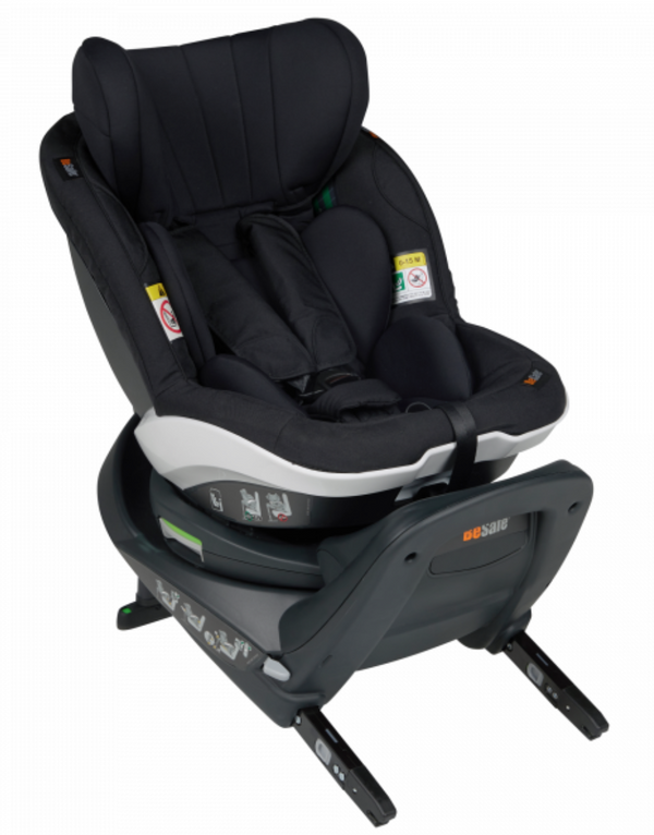 Cadeira auto BeSafe iZi Twist i-Size com rotação lateral, base ISOFIX integrada, sistema Two-Fit Cushion™, aprovação no Teste Plus e utilização exclusivamente em contra marcha para crianças dos 61 aos 105 cm. Fresh Black Cab