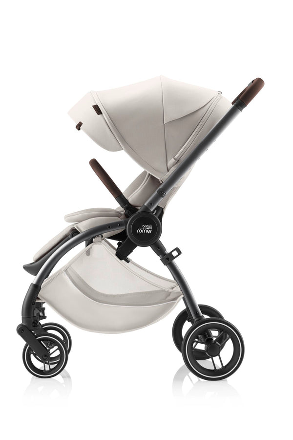 BRITAX RÖMER RIO LUX TRIO + BASE com carrinho Rio Lux, alcofa Rio, cadeira auto Baby-Safe Pro com tecnologia Ergo Recline e base ISOFIX Vario 5Z com rotação de 180°. Sistema de viagem completo desde o nascimento. Soft Taupe