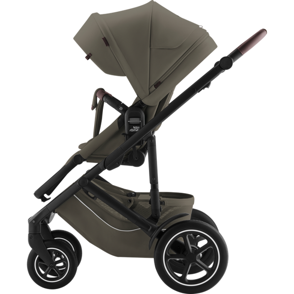 BRITAX RÖMER RIO LUX TRIO + BASE com carrinho Rio Lux, alcofa Rio, cadeira auto Baby-Safe Pro com tecnologia Ergo Recline e base ISOFIX Vario 5Z com rotação de 180°. Sistema de viagem completo desde o nascimento. Olive