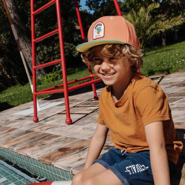 BONÉ LISO COM MASCOTE HELLO HOSSY