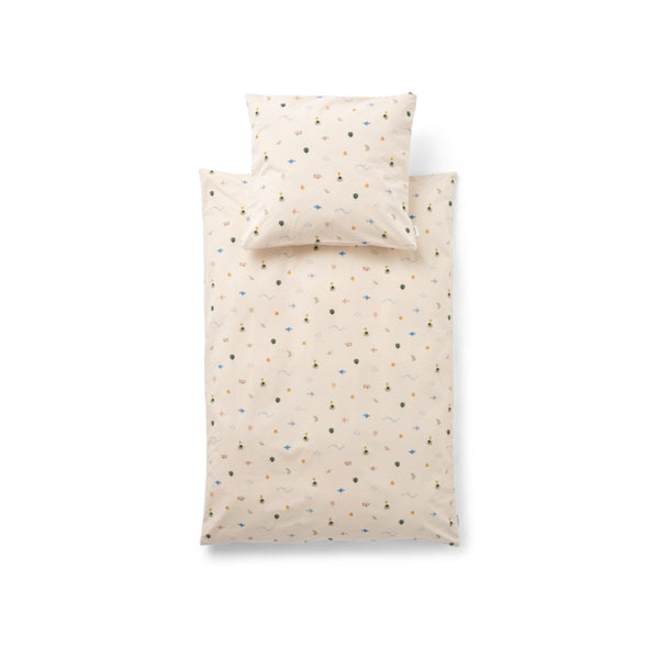 Conjunto de cama para mini berço Carmen em 100% algodão orgânico GOTS, com tecido respirável, padrão infantil e saco a condizer.
Flying Sandy