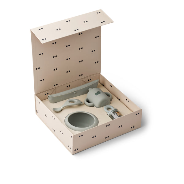 Conjunto de refeição para bebé em silicone com babete, tigela, copo, colher e mordedor, resistente e adequado para as primeiras refeições.
Dove Blue