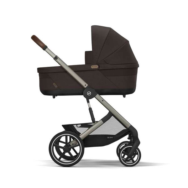 CYBEX BALIOS S LUX TAUPE, carrinho de bebé premium com suspensão avançada, rodas antifuros, reclinação totalmente horizontal, arnês One-Pull e compatibilidade com cadeiras auto CYBEX, Maxi-Cosi e BeSafe desde o nascimento até aos 22 kg. Chocolate Brown