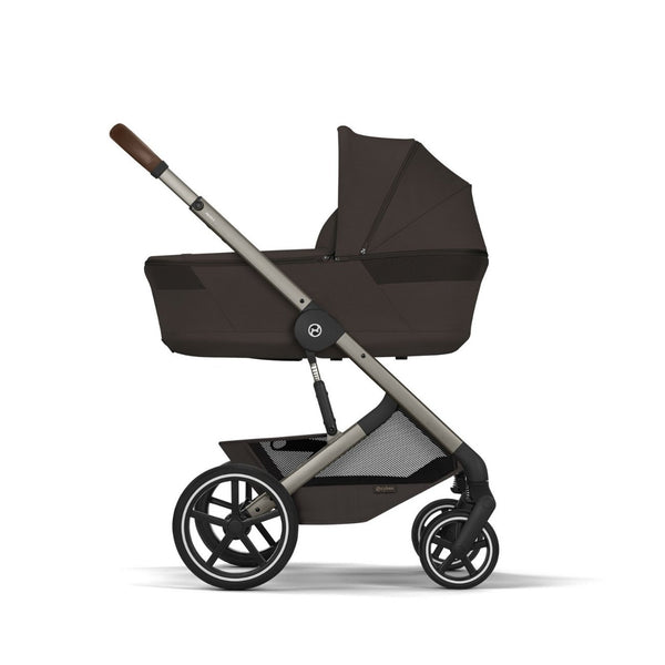 CYBEX Balios S Lux Duo com Alcofa Dobrável, carrinho de bebé com Travel System, fecho compacto, suspensão avançada, assento reversível e alcofa dobrável desde o nascimento até aos 4 anos. Chocolate Brown