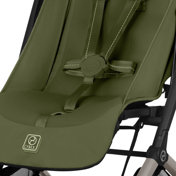 CARRINHO COMPACTO CYBEX ORFEO, carrinho ultraleve de 6,3 kg, compatível com bagagem de mão, reclinação totalmente horizontal, arnês One-Pull, capota XL UPF 50+, Travel System e compatibilidade com cadeiras auto CYBEX, Maxi-Cosi e BeSafe desde o nascimento até aos 22 kg. Moss Green