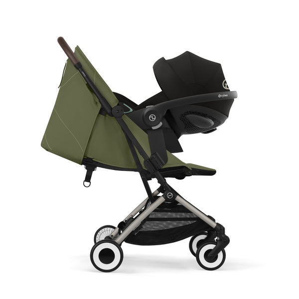 CARRINHO COMPACTO CYBEX ORFEO, carrinho ultraleve de 6,3 kg, compatível com bagagem de mão, reclinação totalmente horizontal, arnês One-Pull, capota XL UPF 50+, Travel System e compatibilidade com cadeiras auto CYBEX, Maxi-Cosi e BeSafe desde o nascimento até aos 22 kg. Moss Green