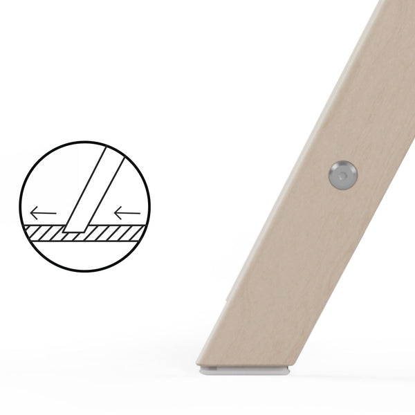Cadeira CYBEX Click & Fold em madeira de faia sustentável, dobrável e compacta, com assento e apoio para os pés ajustáveis e posição ergonómica. All Natural