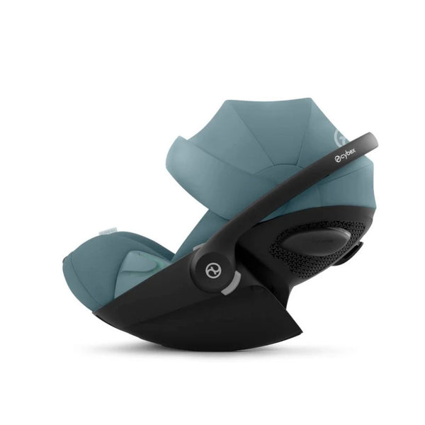 Cadeira auto CYBEX Cloud G Plus i-Size com posição totalmente horizontal, tecido de malha altamente respirável, proteção linear contra impactos laterais e compatível com Base G ISOFIX para bebés dos 40 aos 87 cm.