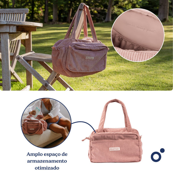 Mala de Maternidade Doomoo Fluffy em bombazine com 24 litros de capacidade, bolsa removível, muda-fraldas, bolsa térmica e acessórios para organizar todas as saídas com o bebé. Pink