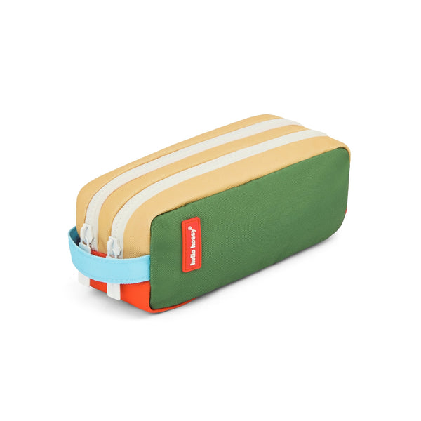 Estojo Duplo Hello Hossy em poliéster reciclado, com dois compartimentos independentes, tecido impermeável, fechos resistentes e capacidade de 1,4 litros para material escolar. Mini Green Lake