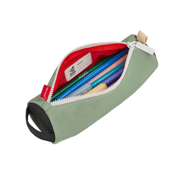 Estojo Individual Hello Hossy em poliéster reciclado, impermeável, com compartimento único espaçoso, fecho resistente e design moderno para material escolar cor mini pistache