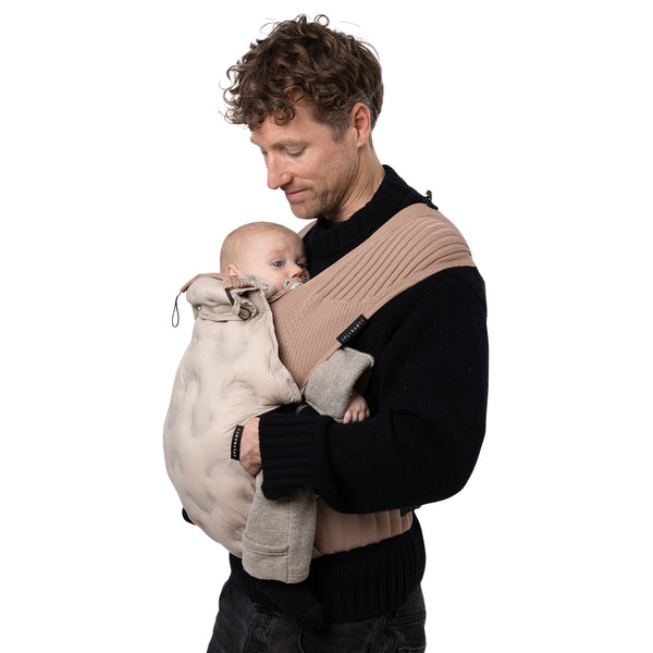 Forra de Inverno Flybaby para marsúpio porta-bebés, com isolamento térmico Primaloft®, proteção contra o frio e abertura para aquecer as mãos CREME