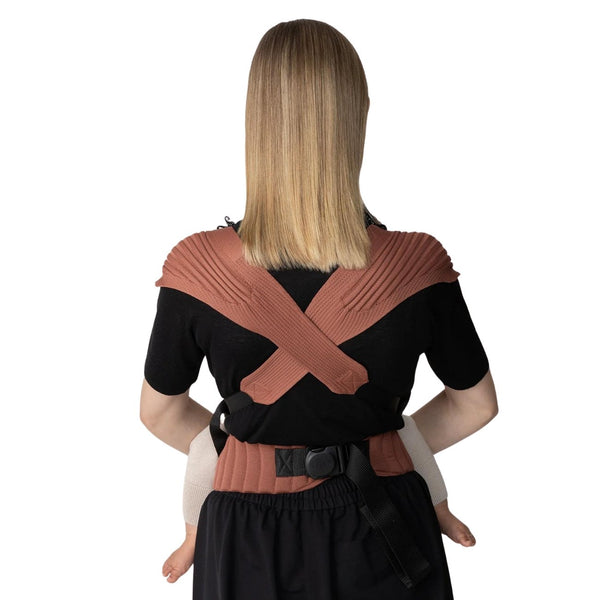 Marsúpio Flybaby ergonómico em tecido 3D Knit respirável, ultraleve, ajustável e adequado desde o nascimento até aos 15 kg cor terra
