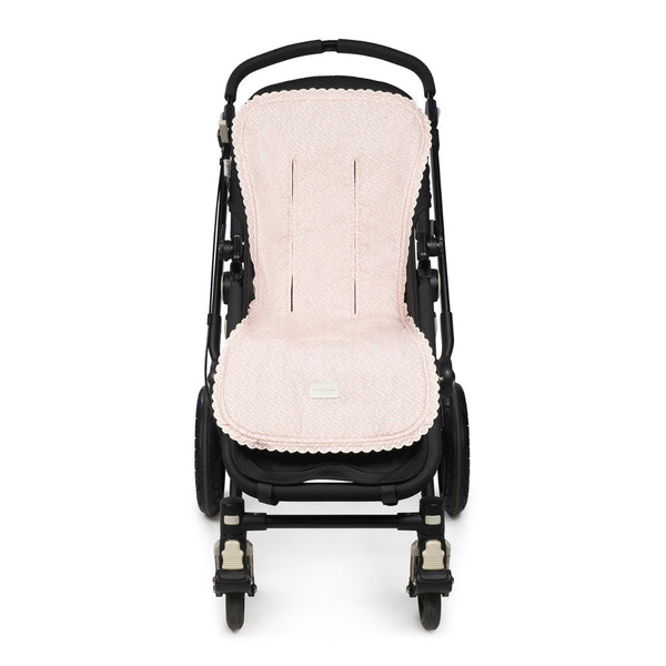 Forra Universal Pasito a Pasito Maison Tender em algodão certificado BCI, com encosto respirável e aberturas para arnês, adaptável a carrinhos de passeio.
Flowers
