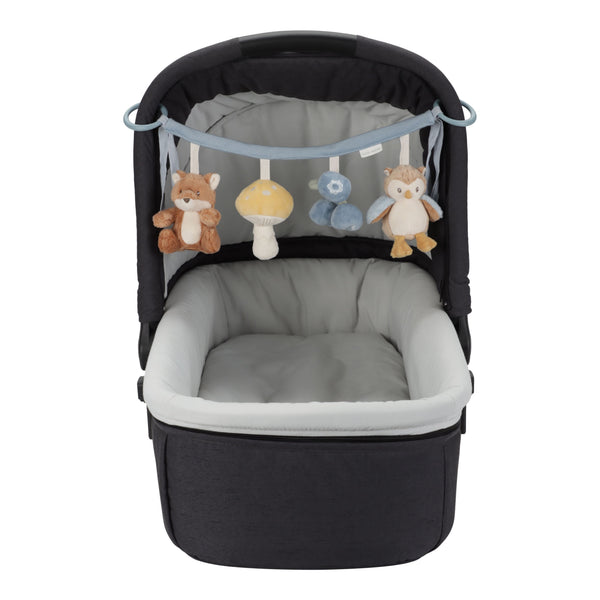 Grinalda para bebé para colocar na cadeirinha, com formato leve e compacto para acompanhar os passeios e entreter o bebé. Forest Friends