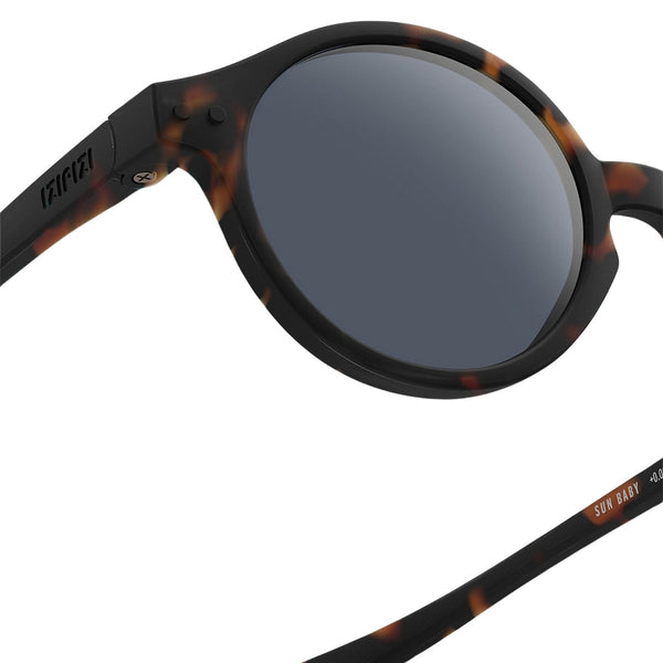 óculos de sol para bebé da Izipizi modelo #D na cor tortoise