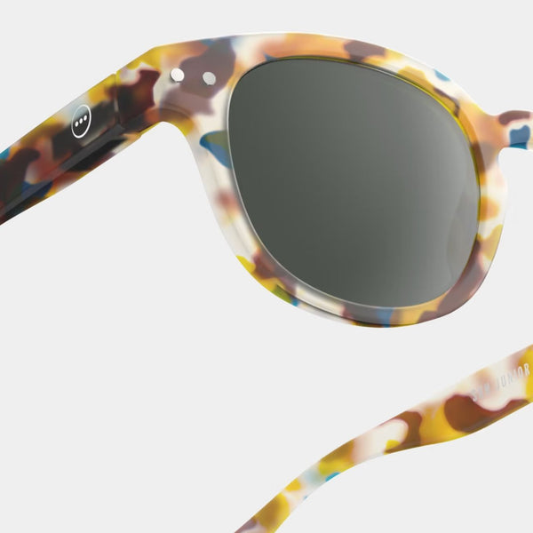 óculos de sol para criança modelo #C da izipizi na azul tortoise