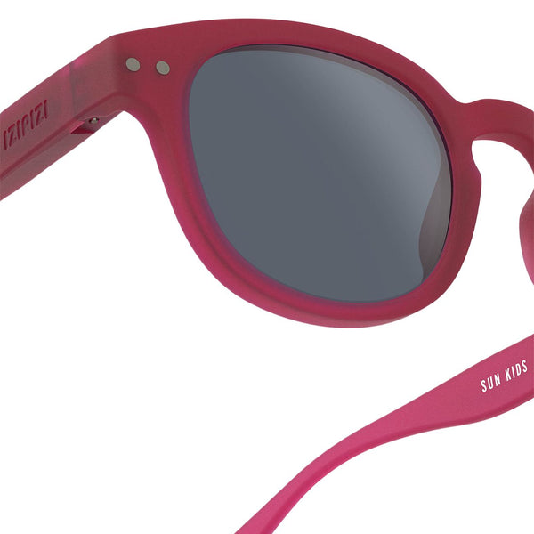 óculos de sol para criança modelo #C da izipizi na cor cranberry - vermelho