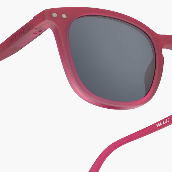 Óculos de sol para crianças da IziPizi modelo #E na cor vermelho cranberry